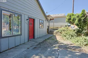 885 E 10th St, Coquille, OR 97423 - Photo 3