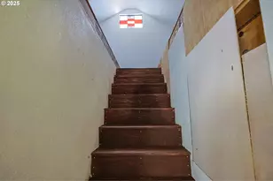 885 E 10th St, Coquille, OR 97423 - Photo 31