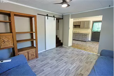 885 E 10th St, Coquille, OR 97423 - Photo 11