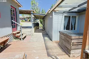 885 E 10th St, Coquille, OR 97423 - Photo 41