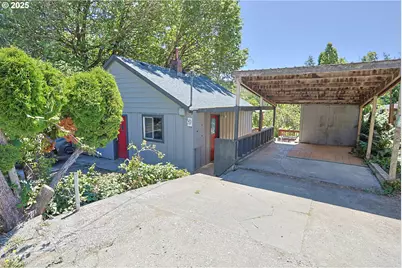 885 E 10th St, Coquille, OR 97423 - Photo 5