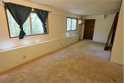 885 E 10th St, Coquille, OR 97423 - Photo 25