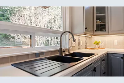 1320 Ingersoll St, Coos Bay, OR 97420 - Photo 11