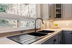 1320 Ingersoll St, Coos Bay, OR 97420 - Photo 11