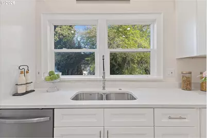 3102 NE Dekum St, Portland, OR 97211 - Photo 11