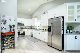 177 SW Mt Mazama St, McMinnville, OR 97128 - Photo 15