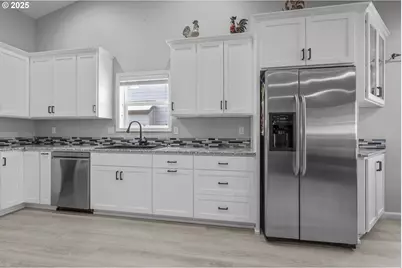 177 SW Mt Mazama St, McMinnville, OR 97128 - Photo 17