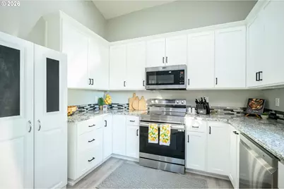 177 SW Mt Mazama St, McMinnville, OR 97128 - Photo 17