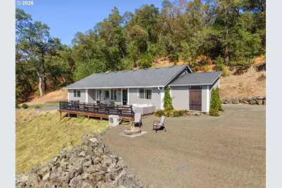 560 Hagle Ln, Roseburg, OR 97470 - Photo 1