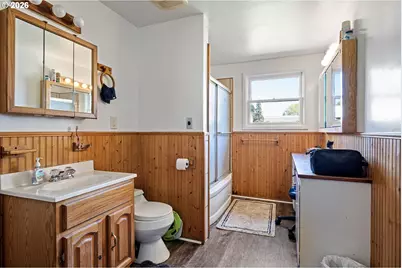 1685 Evergreen Dr, Eugene, OR 97404 - Photo 15