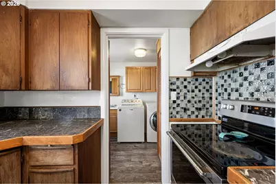 1685 Evergreen Dr, Eugene, OR 97404 - Photo 33