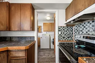 1685 Evergreen Dr, Eugene, OR 97404 - Photo 33