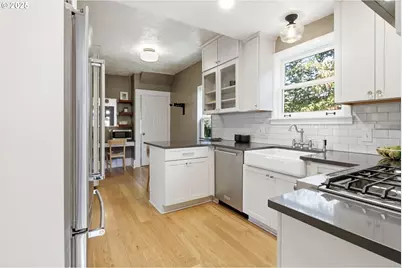 954 NE Emerson St, Portland, OR 97211 - Photo 23