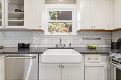 954 NE Emerson St, Portland, OR 97211 - Photo 21