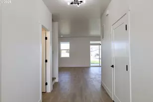 1750 NE 8th Pl, Hermiston, OR 97838 - Photo 3