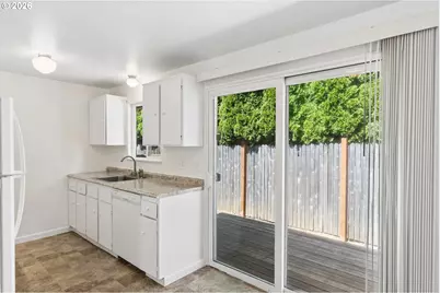 6332 NE 45th Ave, Portland, OR 97218 - Photo 9