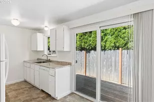 6332 NE 45th Ave, Portland, OR 97218 - Photo 9