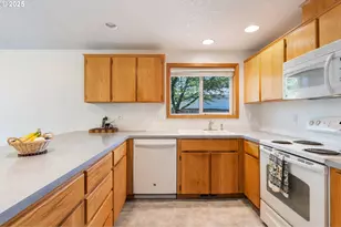 2279 N Kamiakan Dr, Cornelius, OR 97113 - Photo 15