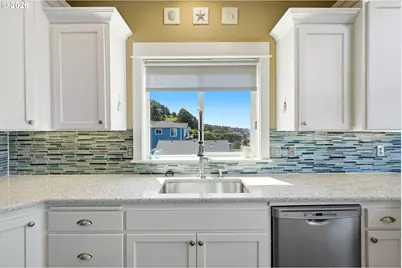 2030 NE 66th St, Lincoln City, OR 97367 - Photo 13