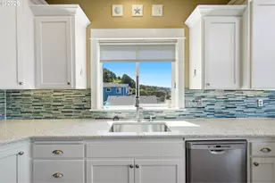 2030 NE 66th St, Lincoln City, OR 97367 - Photo 13