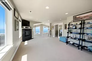 2030 NE 66th St, Lincoln City, OR 97367 - Photo 27