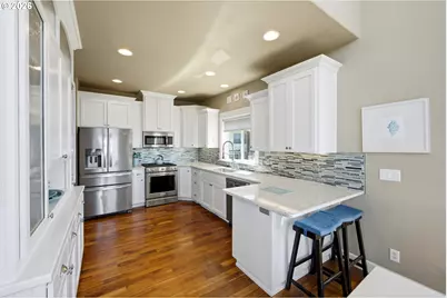 2030 NE 66th St, Lincoln City, OR 97367 - Photo 11