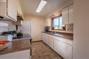 710 8th Ct SW, Bandon, OR 97411 - Photo 19