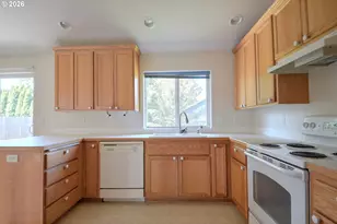 2956 Dahlia Ln, Eugene, OR 97404 - Photo 9