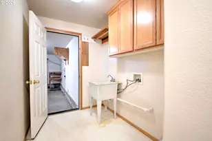 2956 Dahlia Ln, Eugene, OR 97404 - Photo 21