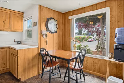 1992 J St, Springfield, OR 97477 - Photo 11