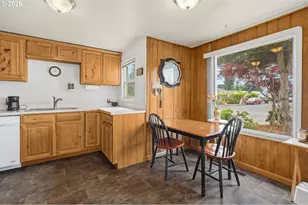 1992 J St, Springfield, OR 97477 - Photo 7