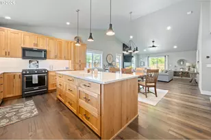 3297 Korbel St, Eugene, OR 97404 - Photo 5