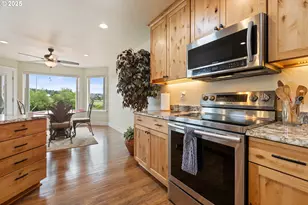 910 Swallow Ave, Sutherlin, OR 97479 - Photo 9