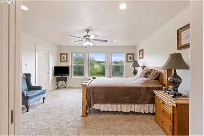 910 Swallow Ave, Sutherlin, OR 97479 - Photo 19