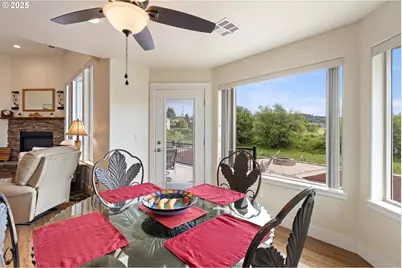 910 Swallow Ave, Sutherlin, OR 97479 - Photo 17