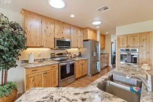 910 Swallow Ave, Sutherlin, OR 97479 - Photo 13