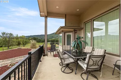 910 Swallow Ave, Sutherlin, OR 97479 - Photo 7