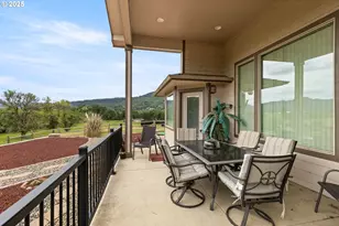 910 Swallow Ave, Sutherlin, OR 97479 - Photo 7