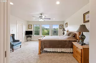 910 Swallow Ave, Sutherlin, OR 97479 - Photo 17
