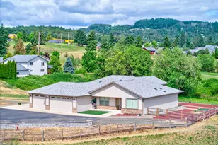 910 Swallow Ave, Sutherlin, OR 97479 - Photo 37