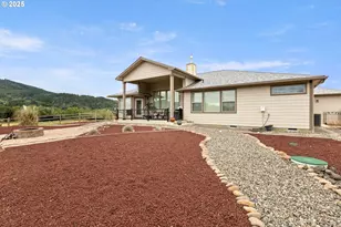 910 Swallow Ave, Sutherlin, OR 97479 - Photo 43