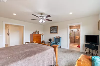 910 Swallow Ave, Sutherlin, OR 97479 - Photo 21