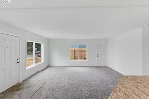 559 S Wall St, Coos Bay, OR 97420 - Photo 11