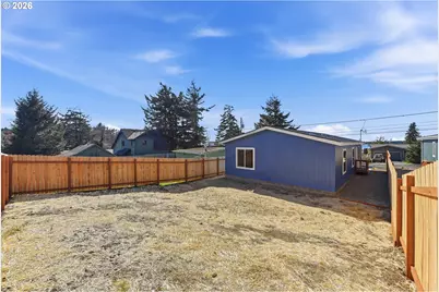 559 S Wall St, Coos Bay, OR 97420 - Photo 33