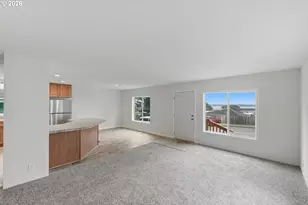 559 S Wall St, Coos Bay, OR 97420 - Photo 7