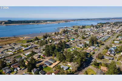 559 S Wall St, Coos Bay, OR 97420 - Photo 3