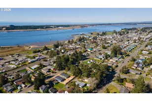 559 S Wall St, Coos Bay, OR 97420 - Photo 3