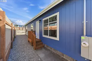 559 S Wall St, Coos Bay, OR 97420 - Photo 31