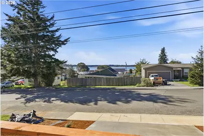 559 S Wall St, Coos Bay, OR 97420 - Photo 5