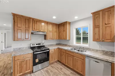 559 S Wall St, Coos Bay, OR 97420 - Photo 15